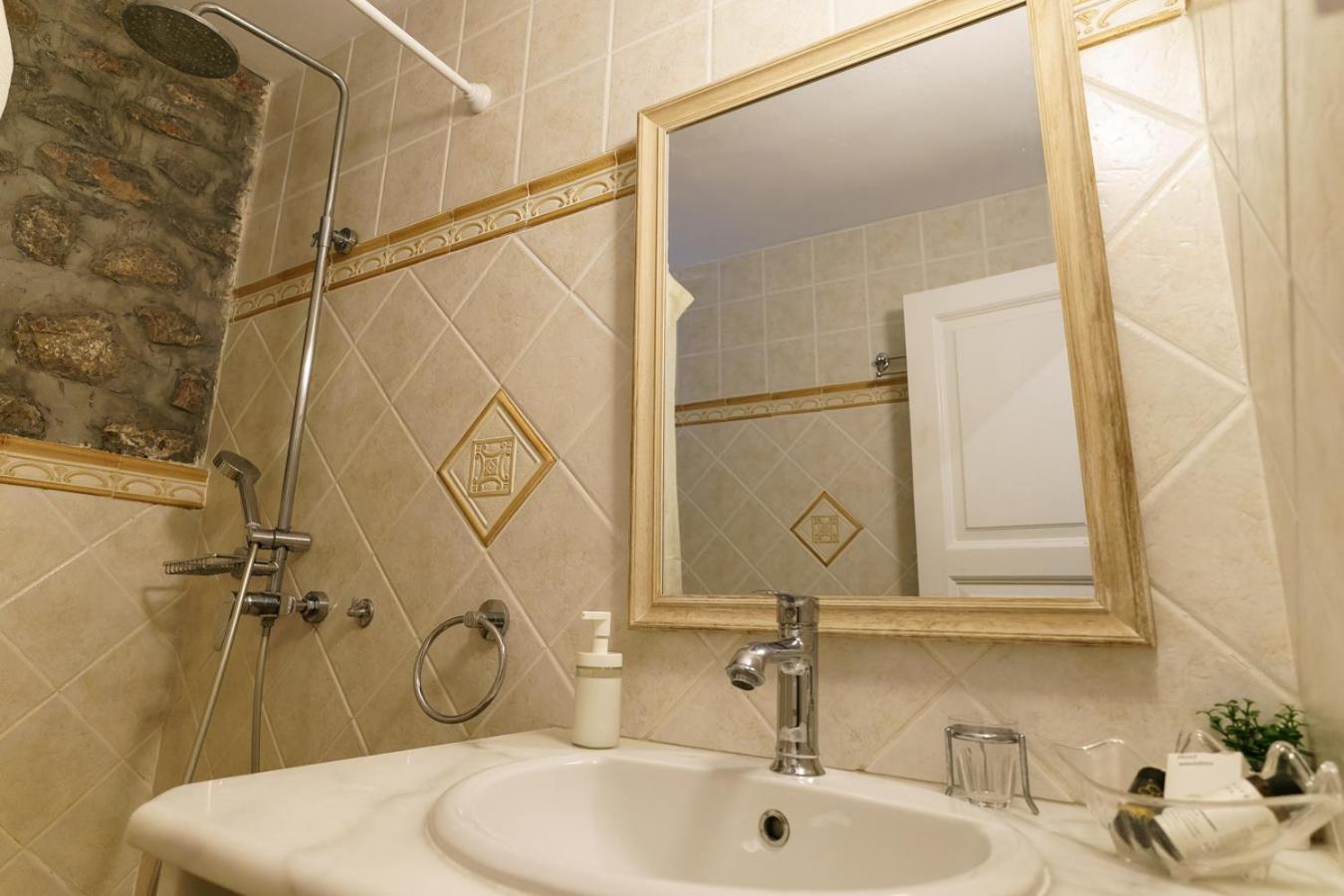 Nereids Guesthouse Хидра Екстериор снимка