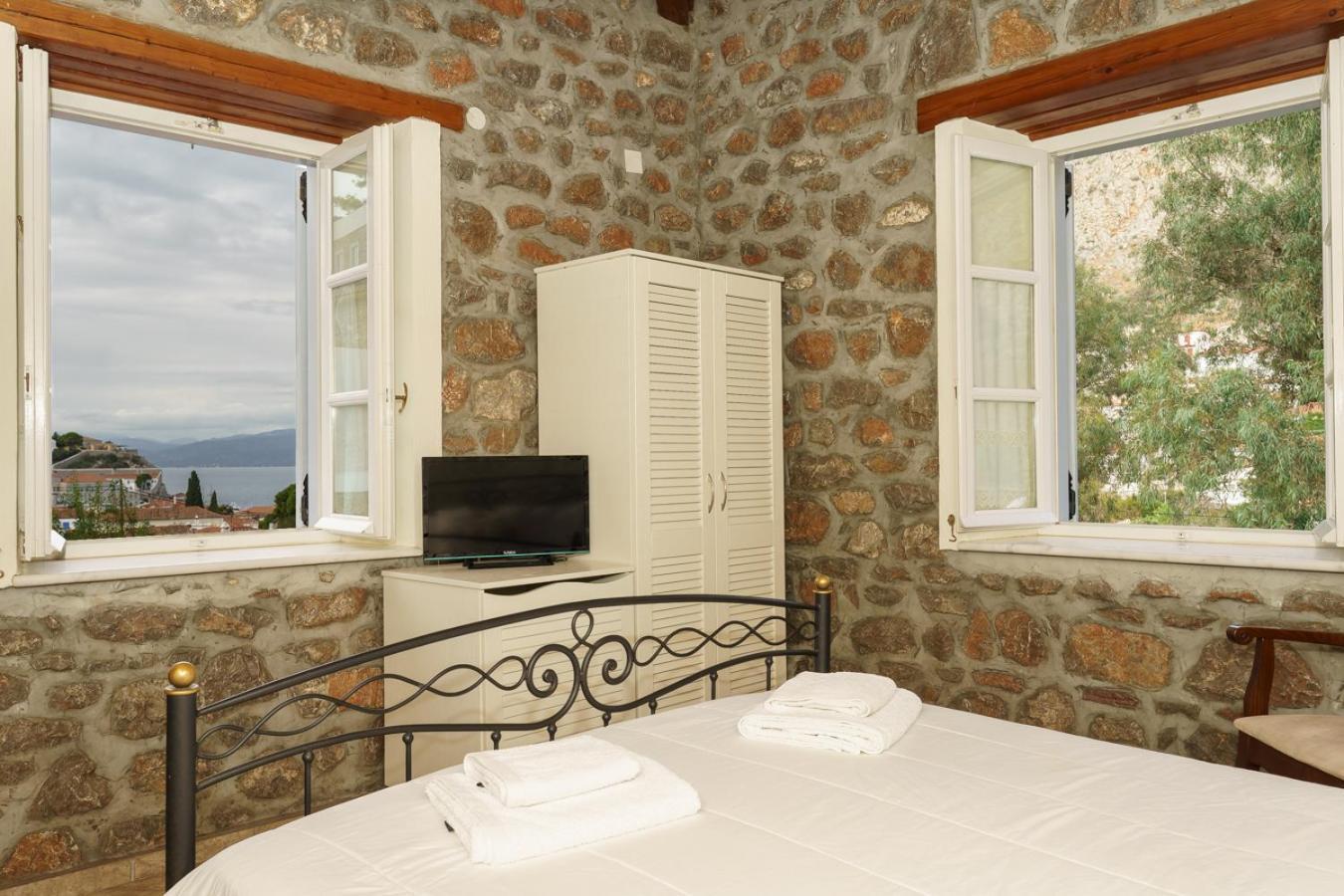 Nereids Guesthouse Хидра Екстериор снимка
