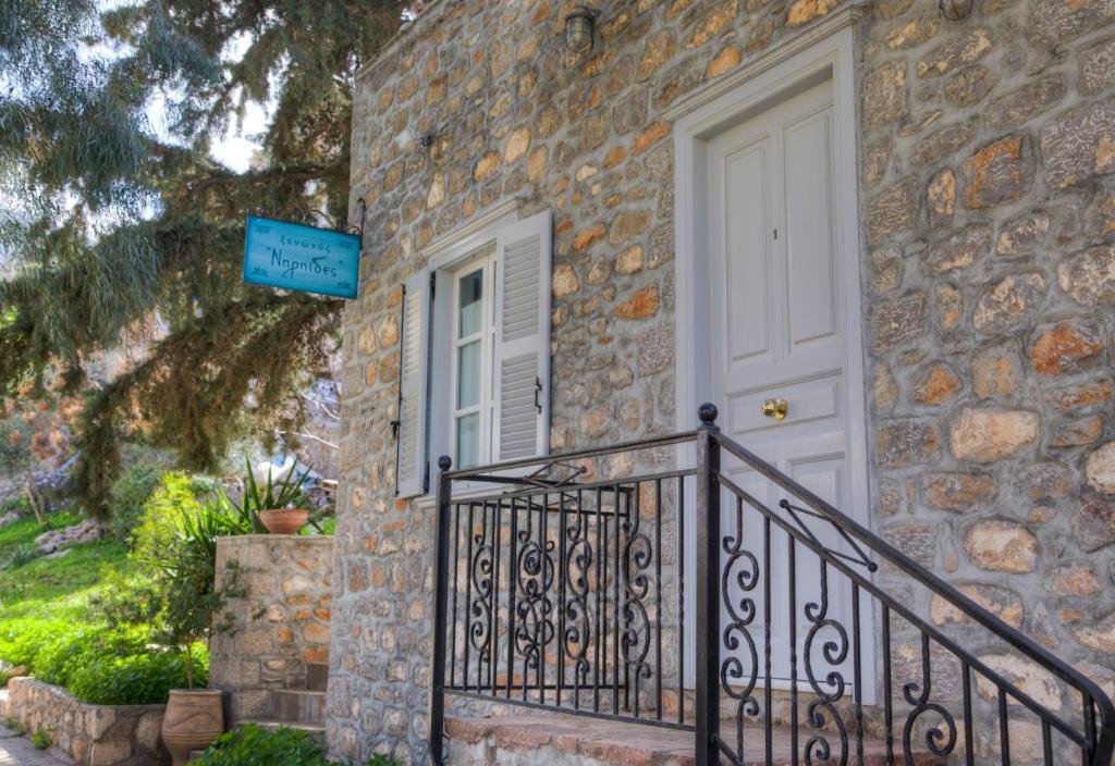 Nereids Guesthouse Хидра Екстериор снимка